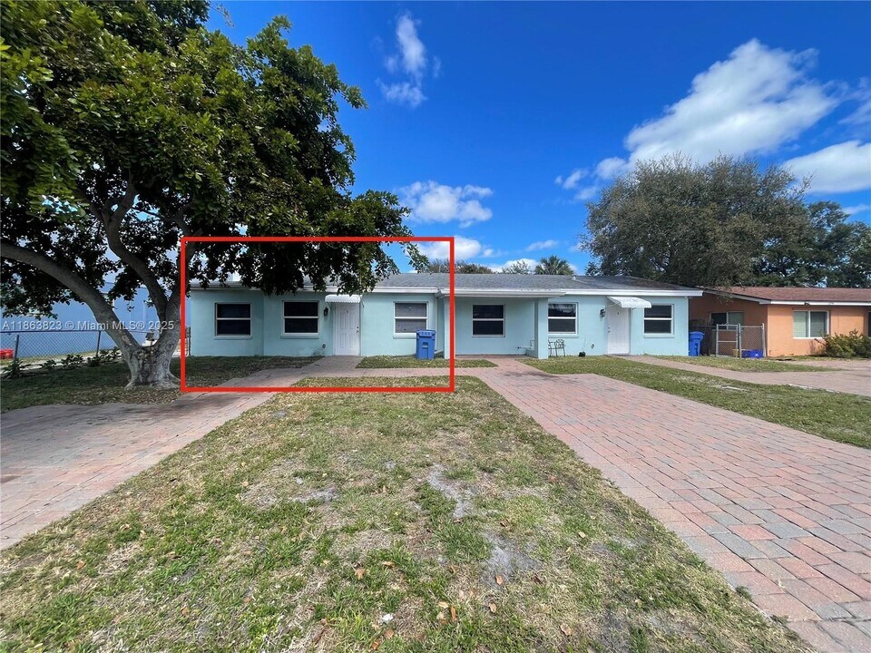111 Prospect Rd in Lantana, FL - Building Photo