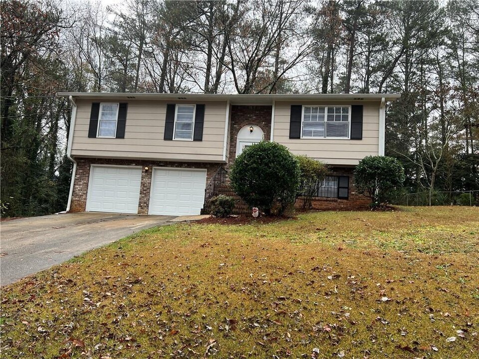 3566 Manhattan Dr in Decatur, GA - Building Photo