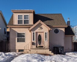 1229 W 6th Ave in Anchorage, AK - Building Photo