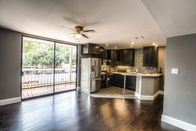 3401 Timmons Ln in Houston, TX - Building Photo - Building Photo
