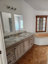 5800 Sparta Rd in Belton, TX - Foto de edificio - Building Photo