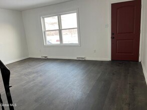 5 Webster Ct in Latham, NY - Building Photo - Building Photo