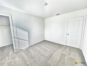 321 Cottonmouth Ln in Seguin, TX - Building Photo - Building Photo