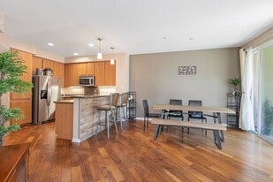 84-10 101st St in Queens, NY - Building Photo