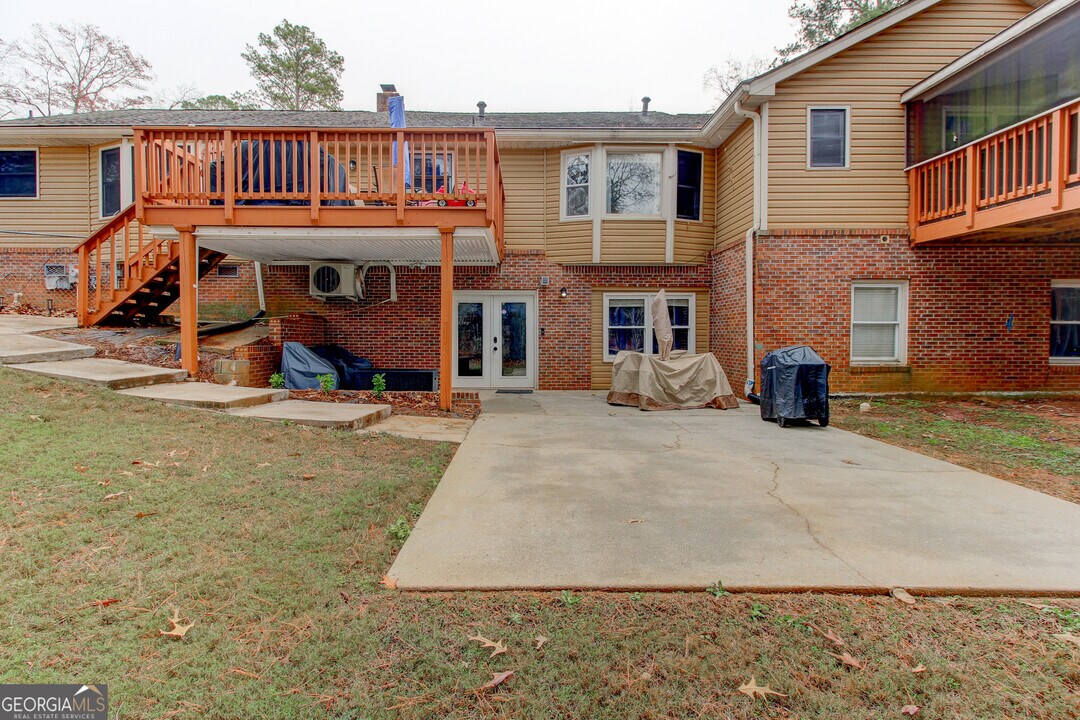 4915 Lake Forest Dr SE in Conyers, GA - Building Photo