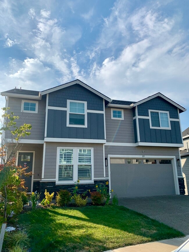 219 W Taylor Ct