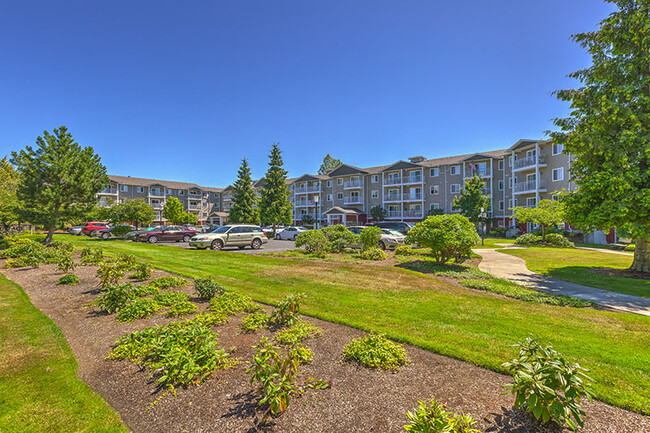 VINTAGE AT HOLLY VILLAGE SENIORS in Everett, WA - Building Photo - Building Photo