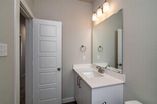 641 Fallow Dr in Venus, TX - Building Photo