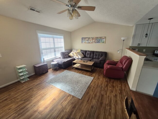 40 Nicole Dr in Independence, KY - Foto de edificio - Building Photo