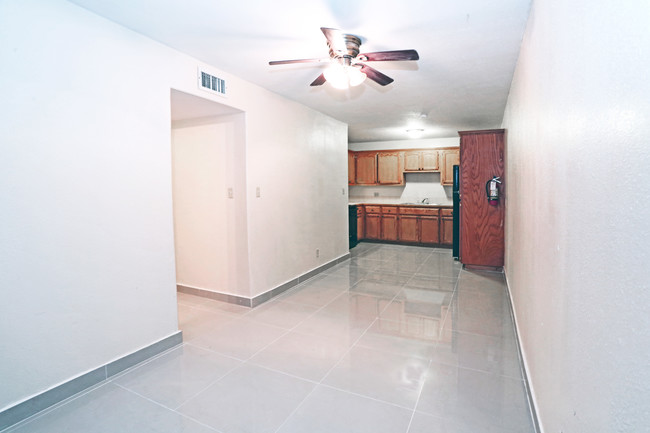 Royal Oaks Apartments in McAllen, TX - Foto de edificio - Interior Photo