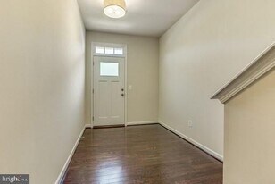 8931 Garrett Way in Manassas, VA - Building Photo