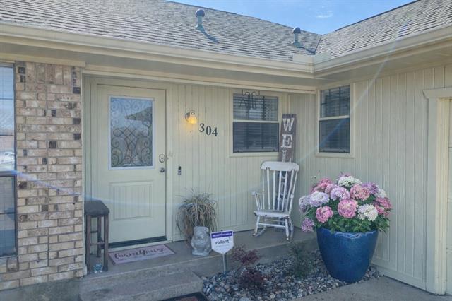 property at 304 E 6th St