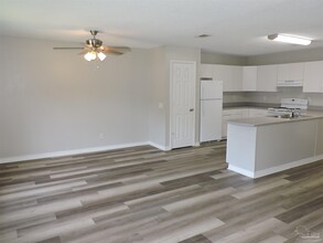 5525 Woodsman Ct in Pensacola, FL - Building Photo - Building Photo