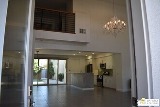 938 Oceo Cir S in Palm Springs, CA - Building Photo - Building Photo