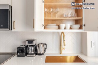 244 W 72nd St, Unit SI FL10-ID2208 in New York, NY - Foto de edificio - Building Photo