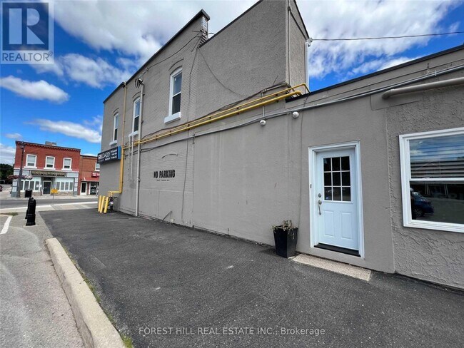 136 Main St E in Milton, ON - Building Photo - Building Photo