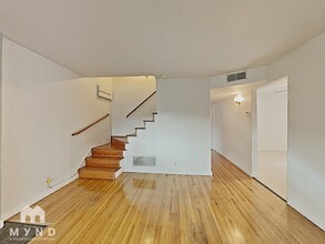 2585 Dyer Way in Reno, NV - Building Photo - Building Photo