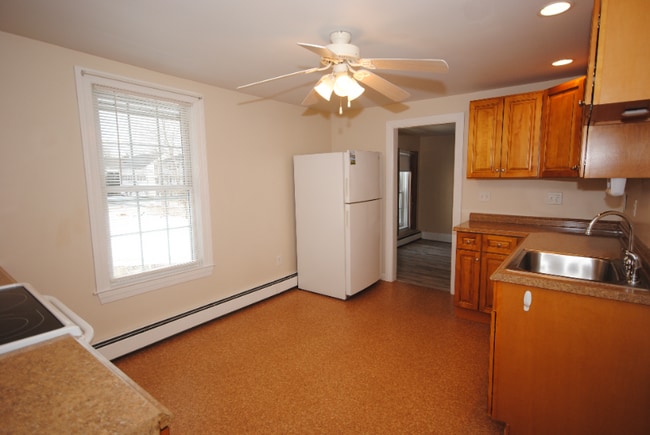 79 School St in Northbridge, MA - Foto de edificio - Building Photo