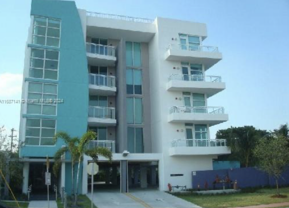 2020 Prairie Ave, Unit 202 in Miami Beach, FL - Building Photo