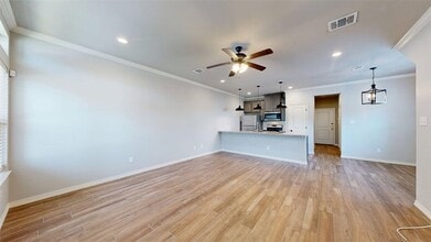 305 Poplar St in College Station, TX - Foto de edificio - Building Photo