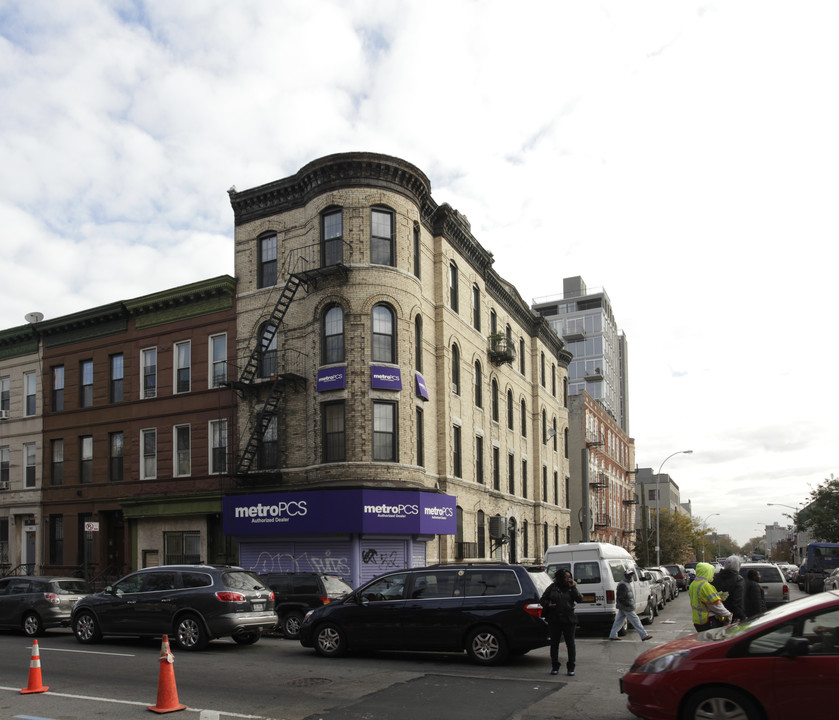 989 Bedford Ave in Brooklyn, NY - Building Photo