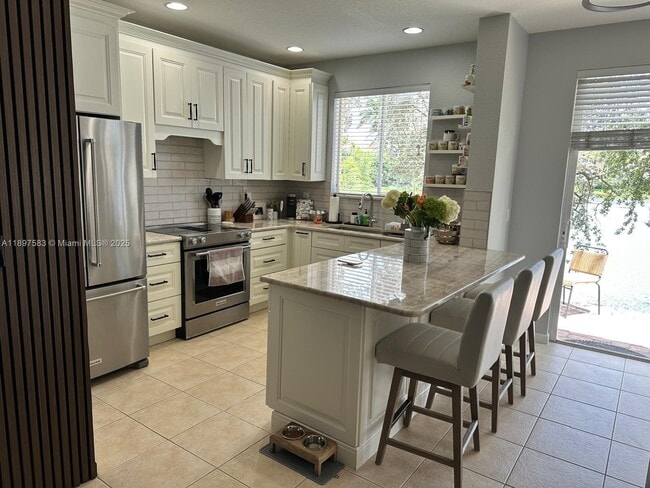 1737 Carvelle Dr