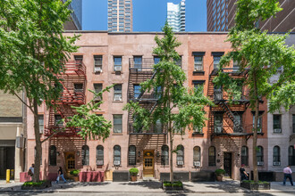 233 E 54th St in New York, NY - Building Photo - Building Photo