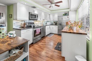 3930 Oaks Clubhouse Dr in Pompano Beach, FL - Building Photo