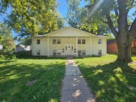 1411 Bridge Ave in Davenport, IA - Building Photo