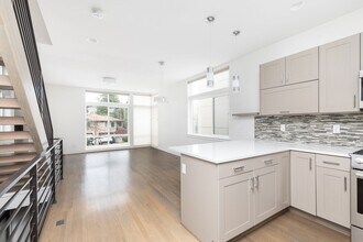 2445A NW 63rd St in Seattle, WA - Building Photo - Building Photo