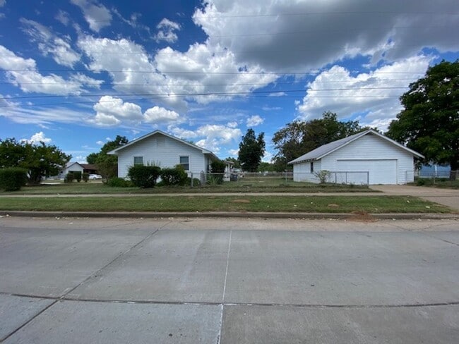 349 S 47th W Ave in Tulsa, OK - Building Photo - Building Photo
