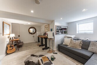 2732 N Monticello Ave, Unit G in Chicago, IL - Building Photo - Building Photo