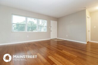 723 Sunset Dr in Tarpon Springs, FL - Foto de edificio - Building Photo