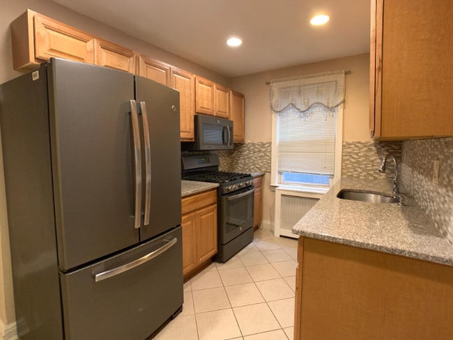 2313 Tenbroeck Ave, Unit 1st FL