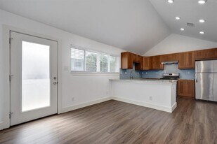 1311 E 52nd St in Austin, TX - Building Photo