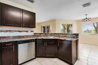 8460-8466-8466 NW 40th St in Coral Springs, FL - Building Photo - Building Photo
