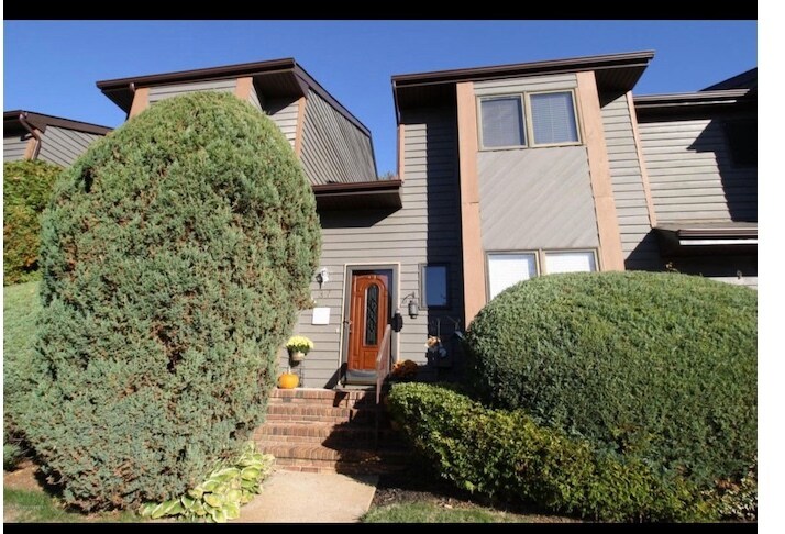 37 Ventura Ct in Old Bridge, NJ - Building Photo