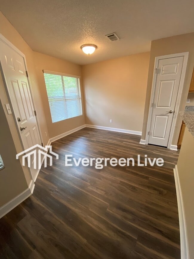 558 Carrier Dr in Pensacola, FL - Building Photo - Building Photo