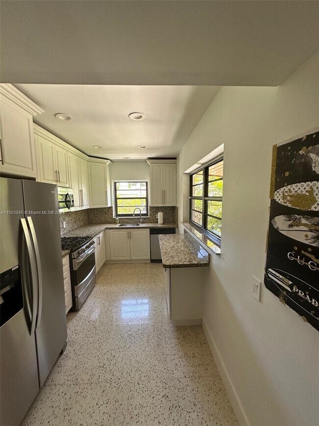 1685 SW 15th St in Miami, FL - Building Photo - Building Photo