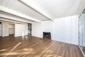 65 Roosevelt Cir in Palo Alto, CA - Building Photo - Building Photo