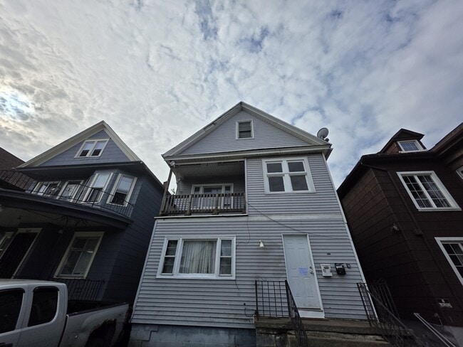 property at 1023 E Lovejoy St