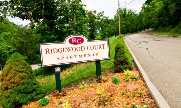 Ridgewood Court in Marietta, OH - Building Photo