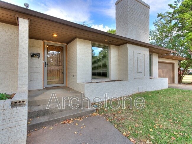 9631 Stratford Dr in The Village, OK - Building Photo - Building Photo