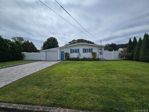 106 Days Ave in Selden, NY - Building Photo - Building Photo