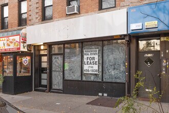 67-20 Fresh Pond Rd in Ridgewood, NY - Foto de edificio - Building Photo