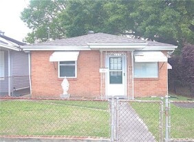 305 5th St in Westwego, LA - Building Photo