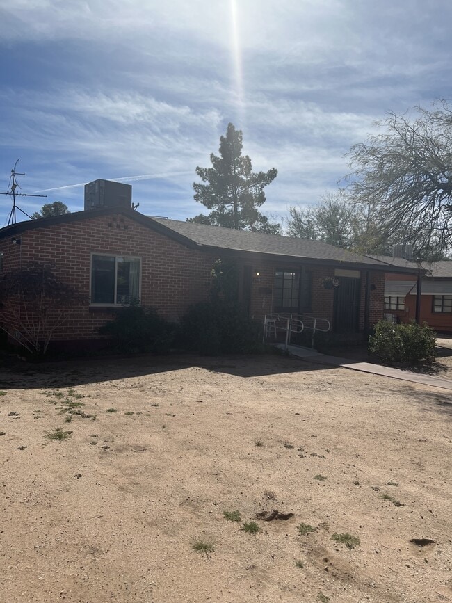 2718 E 18th St in Tucson, AZ - Building Photo - Building Photo