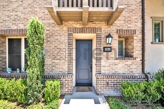 833 Iris Way in Azusa, CA - Building Photo - Building Photo