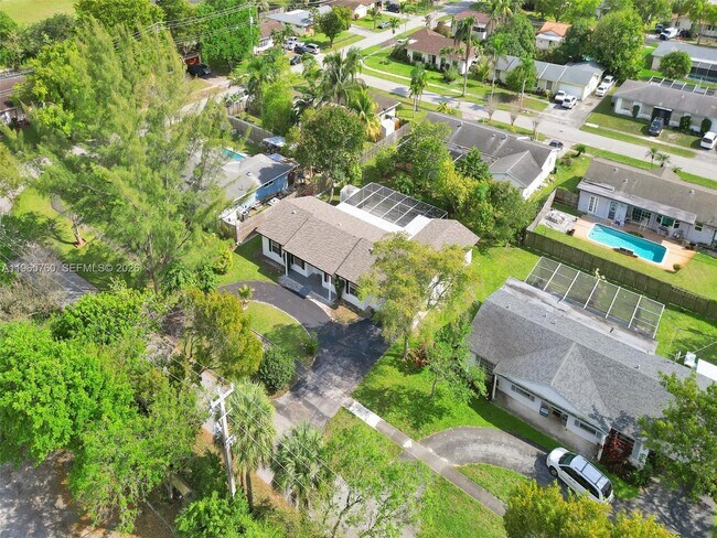 4330 NW 8th St in Plantation, FL - Building Photo - Building Photo
