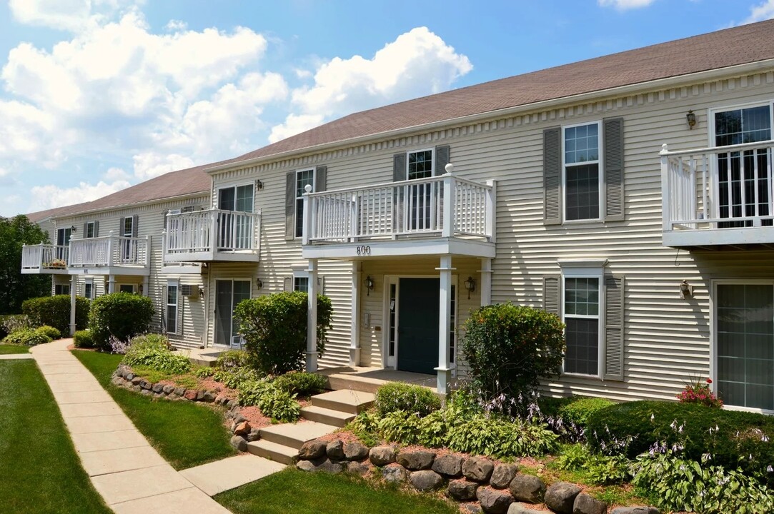 Brookstone Manor in Mount Horeb, WI - Building Photo